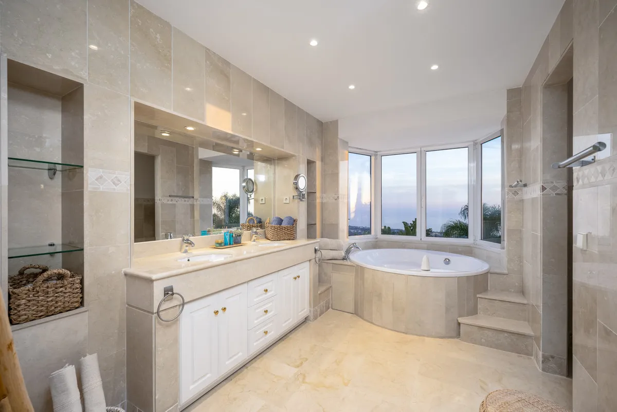 93d1c26b-2a61-4492-856d-8f6744875ac8