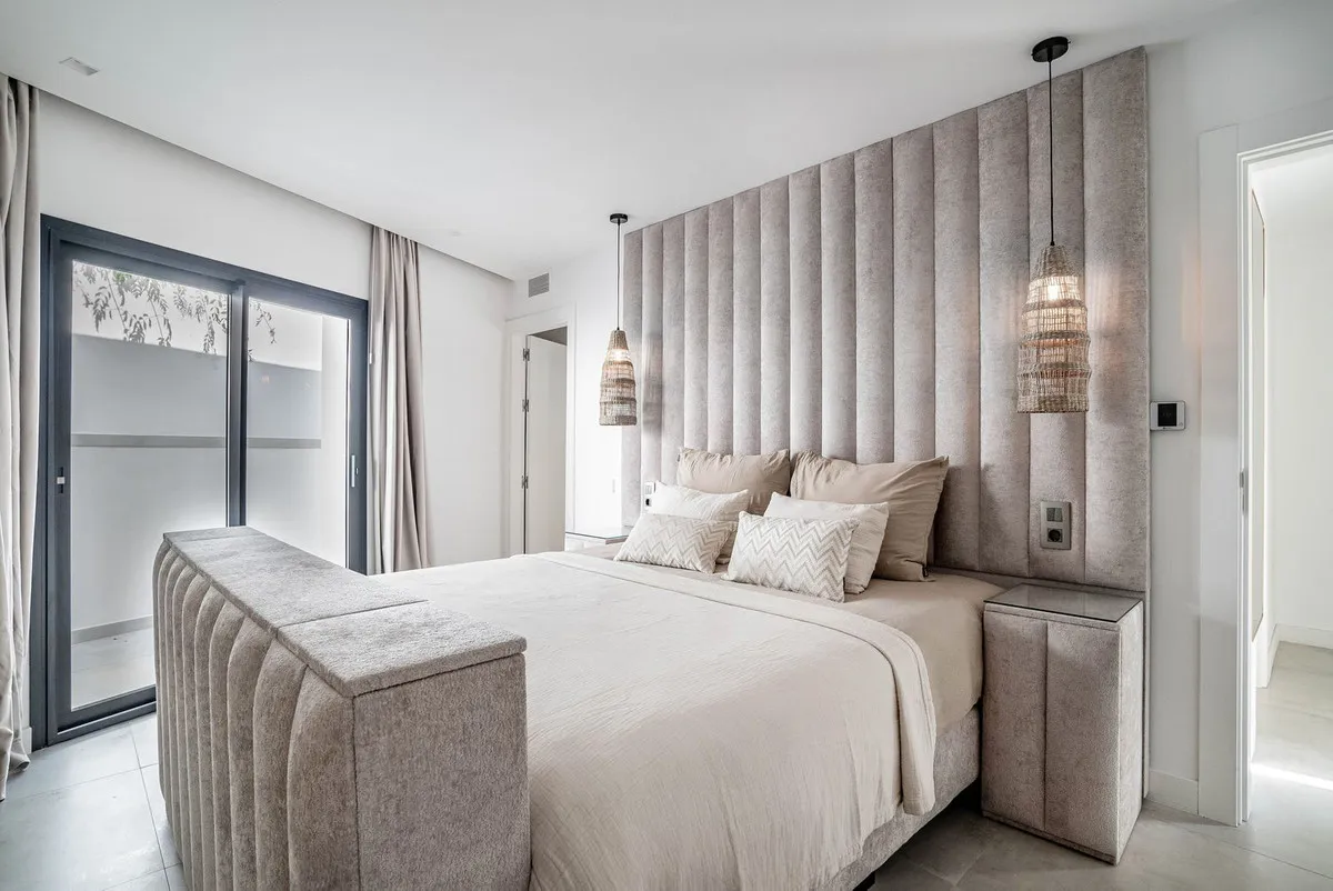 4e56b975-4300-43a9-a698-0e8dcec0e207