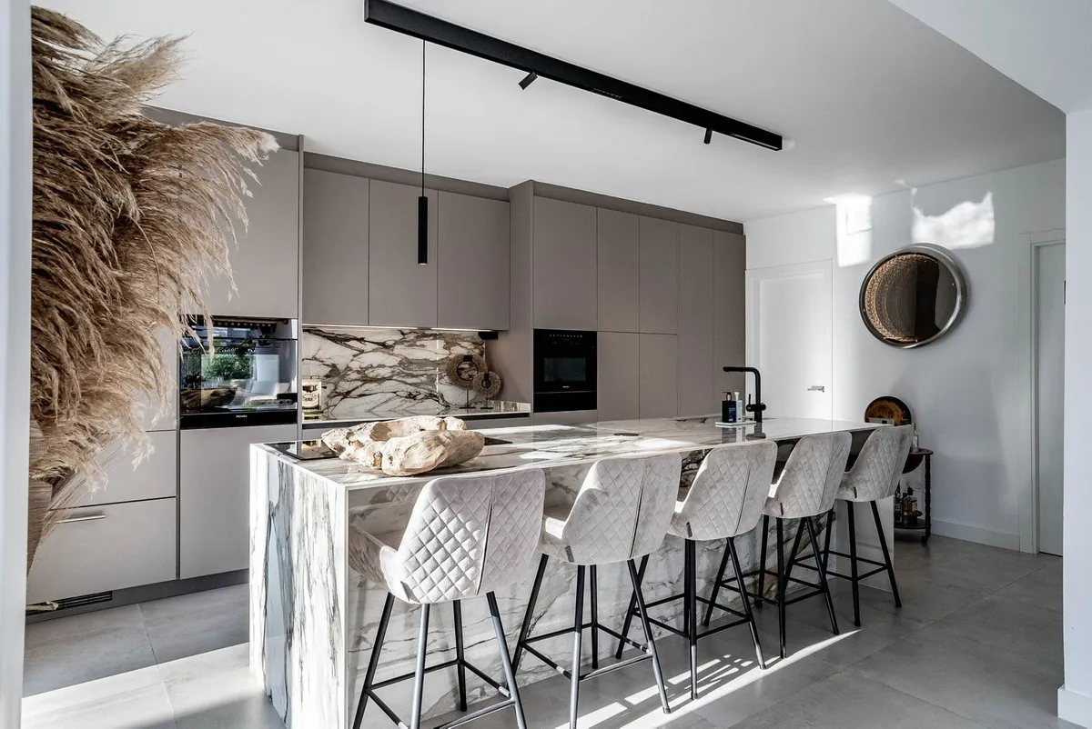 b1fe81fd-4f62-4ef8-a467-d77359165f2e