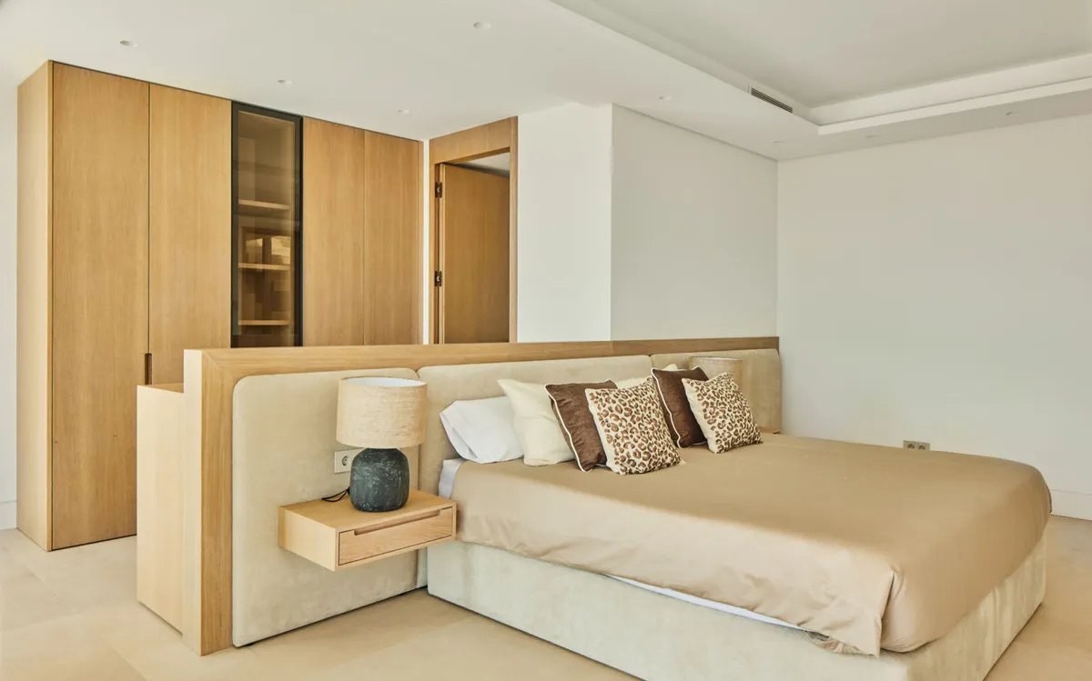 8c2a9933-fd4d-441a-a500-196281848ed2