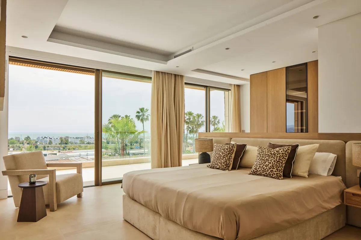 f3821cc8-f7a7-4022-9759-896f139a2e20