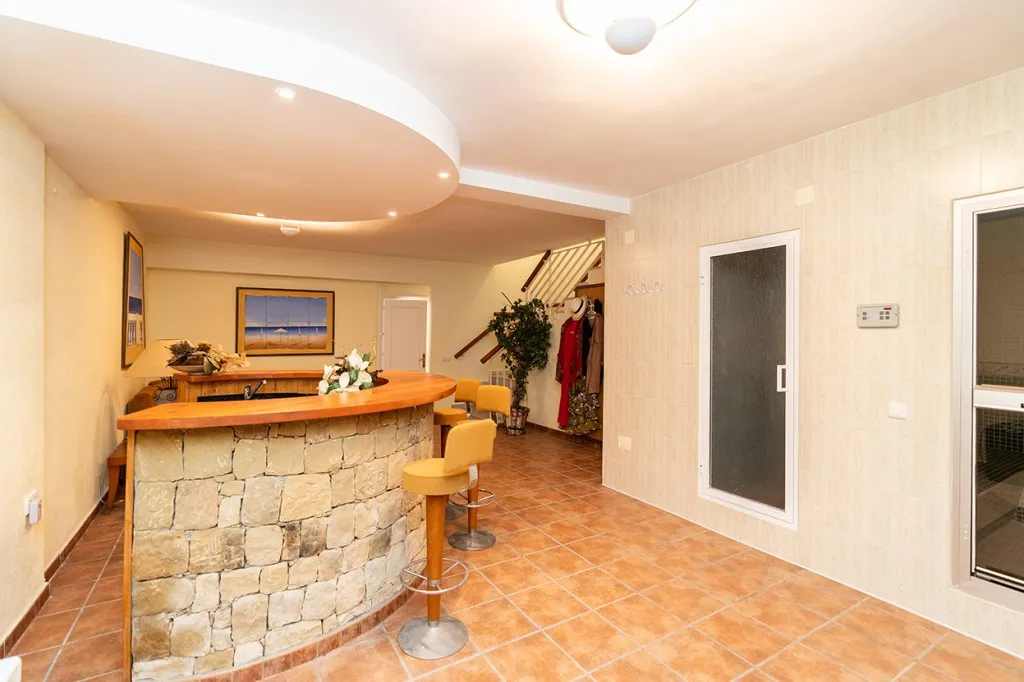 664b02b8-c23b-4576-b649-7b87f4bc7bc4