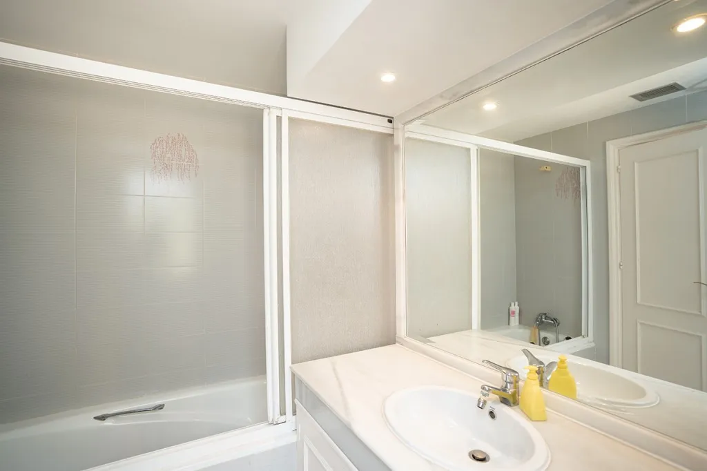 8318f903-6c2d-40ba-8e8e-36fc8a4360c9