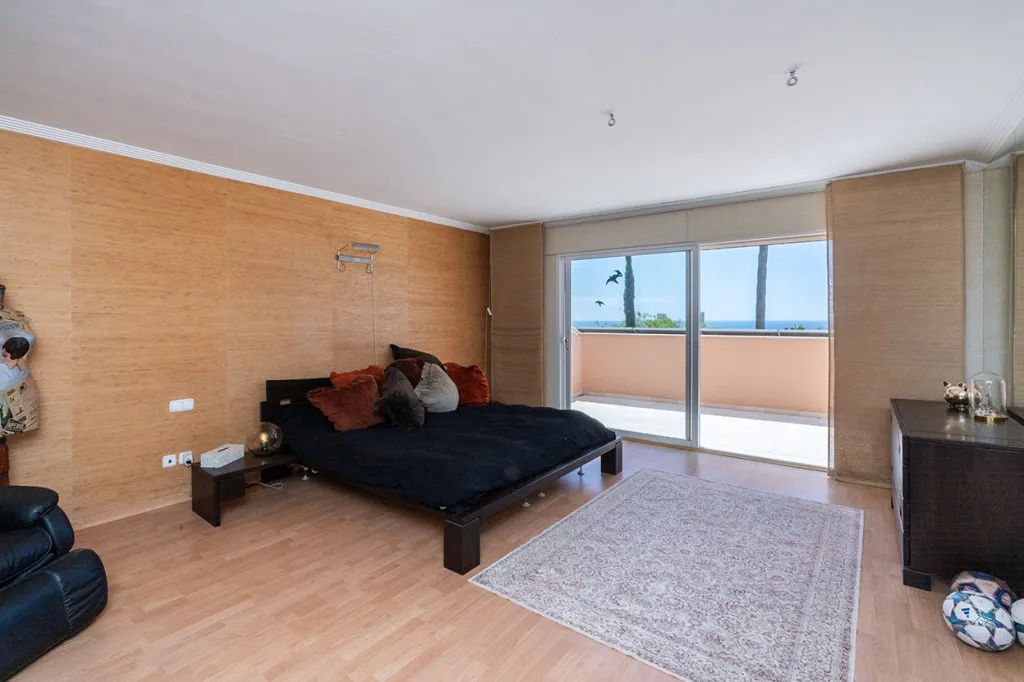 c4ab96fd-c716-4192-aa08-e3bc97bbf793