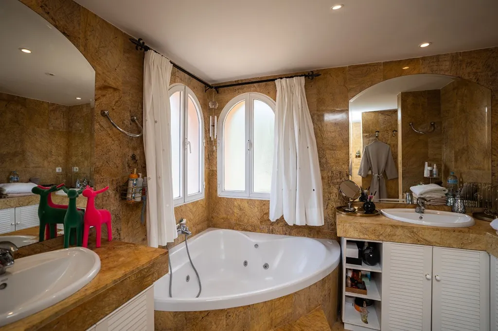 c55df124-4826-4b0d-b0e7-c5ba0884e68f