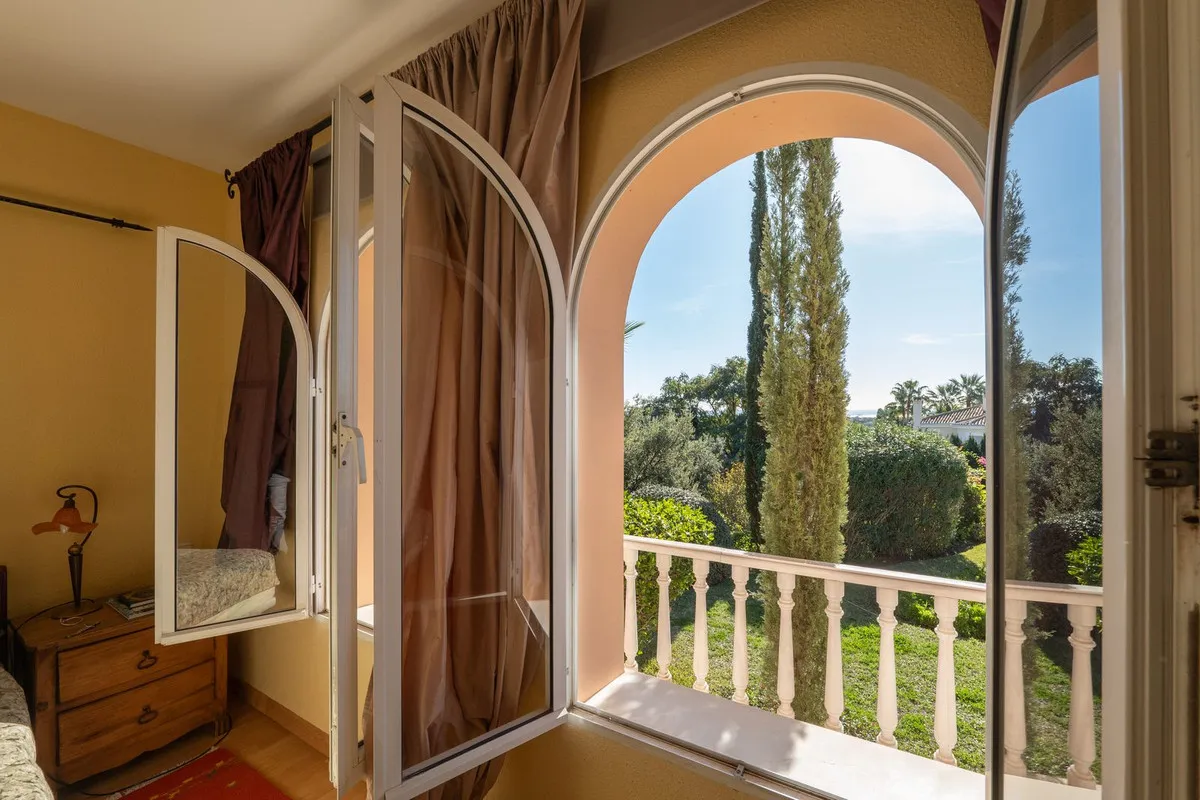 1ec8b160-9243-437c-87a6-eb33e92860d9