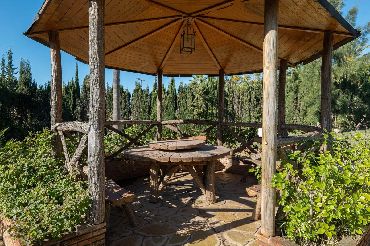 a56d69b8-8f5a-4414-807b-6f1a2abf4700