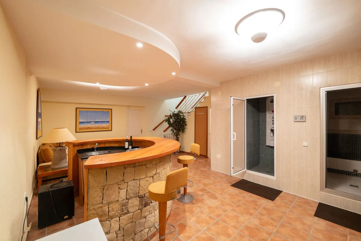 ea484ea2-3553-4441-a3d4-bb28b972d71c