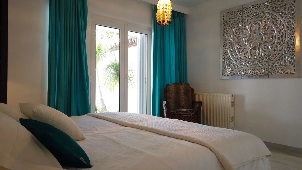 233fd502-b89e-4228-b074-3e1f620f2139