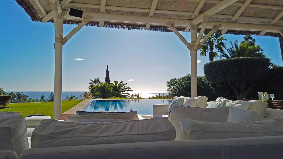 8db0d57a-ff44-4971-9000-7a9ac93fd52a