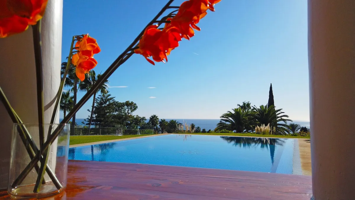 ee7e6526-f767-4ed8-aa92-fc5298371ef1