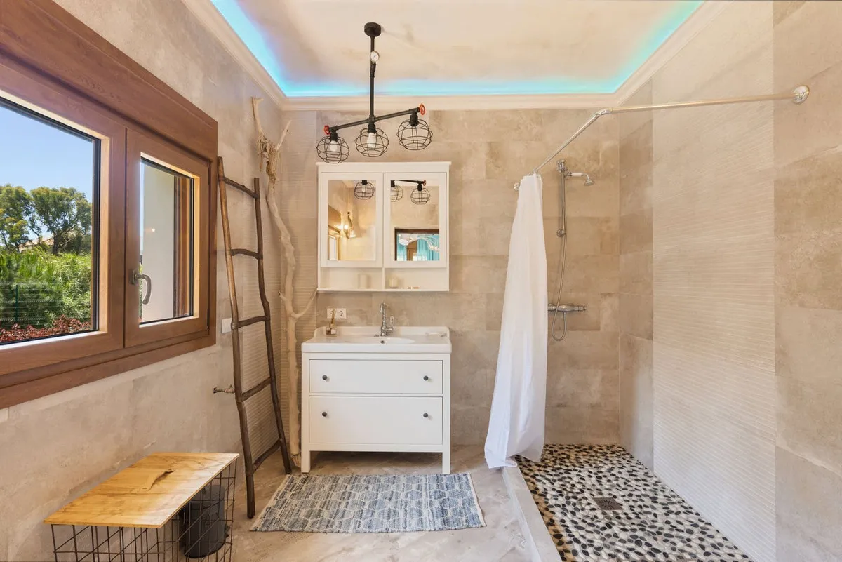 c5b277d6-9a61-4a1a-a476-3764f5f26b58