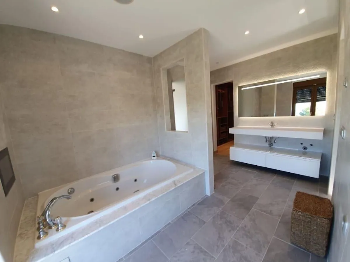 09ed65f6-2331-4cf1-b21a-20d27187ea7f