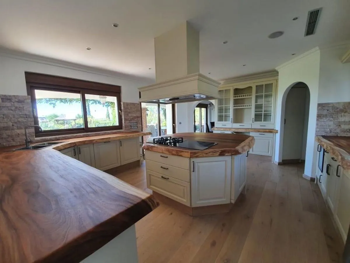 abe52c37-c483-417a-8ce2-1d2e1ae28fbf