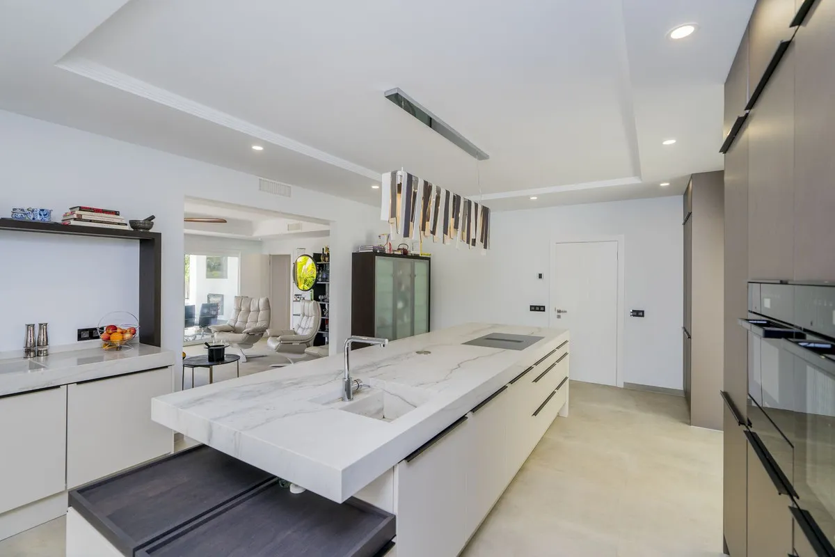 e187c7bc-5b25-4972-a981-195b8b674baf