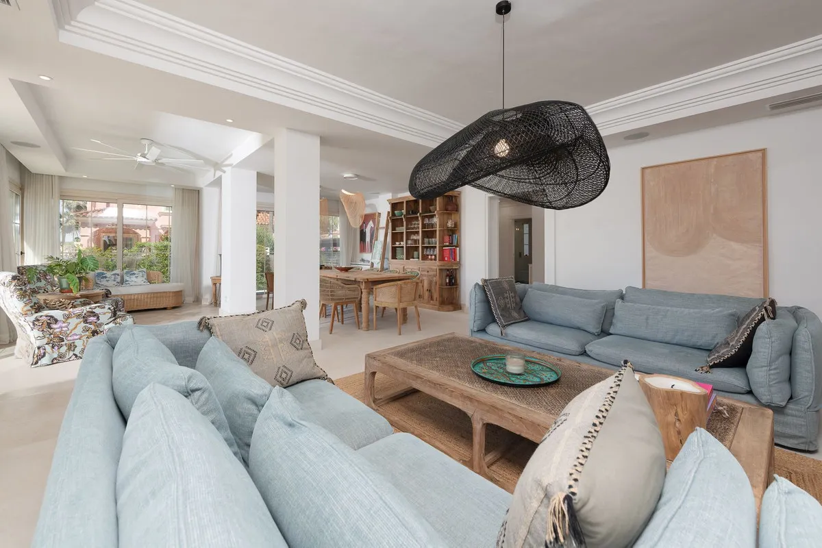 7dc13f14-4b7d-43a3-aa24-10ded2722859