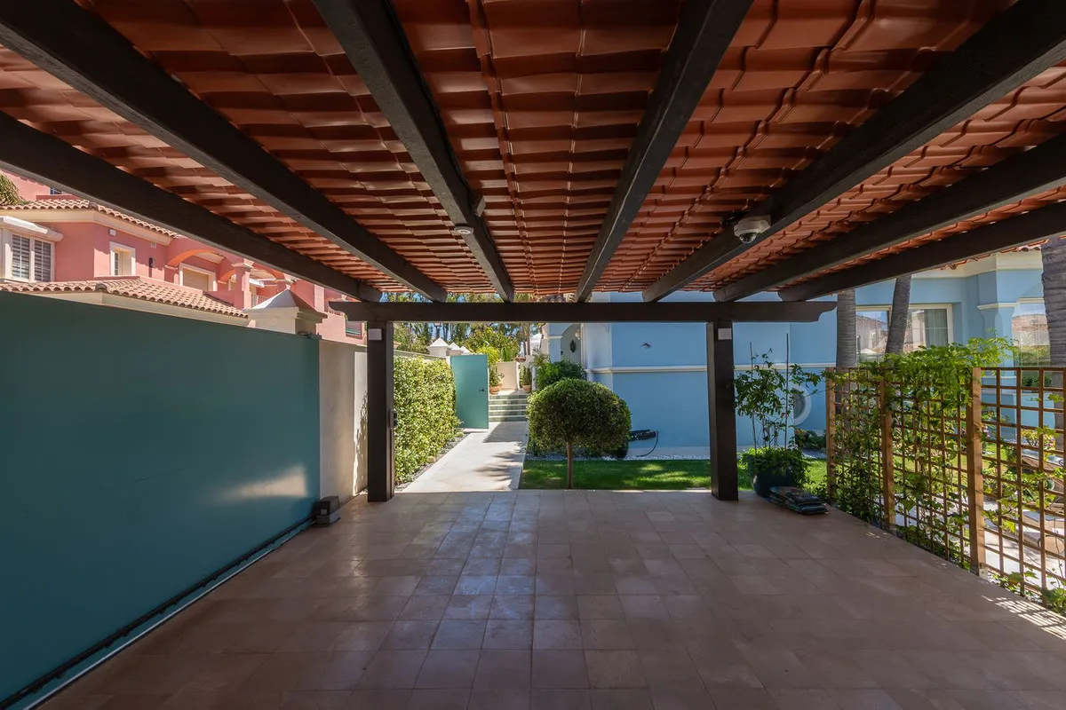 b9350a97-00e2-4758-b881-989b086b6e25