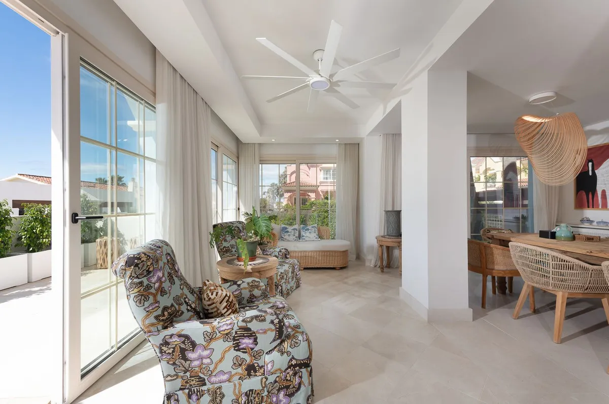 d8d162a1-fdb9-48d2-9bea-acb01d0aaf19