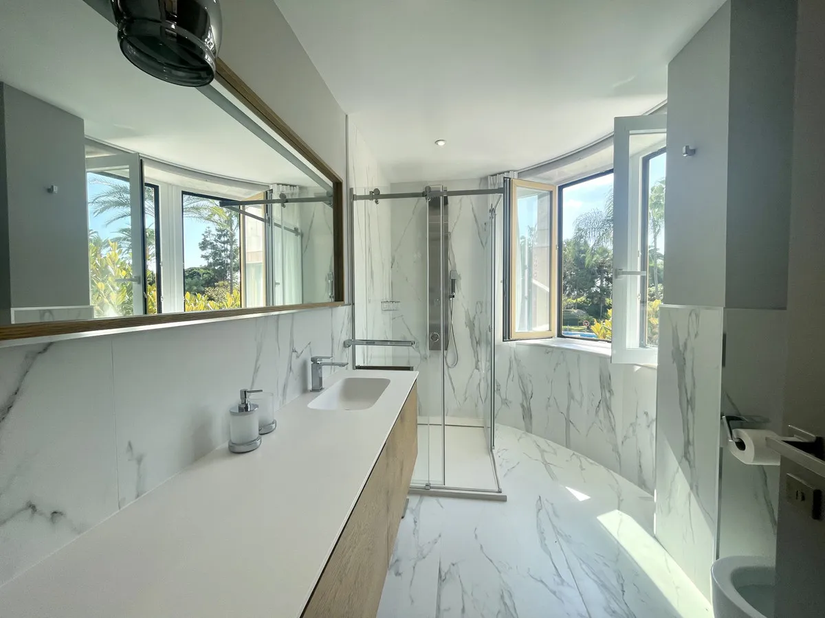 48910923-f8a7-4e77-ad0f-be21a64db6fc