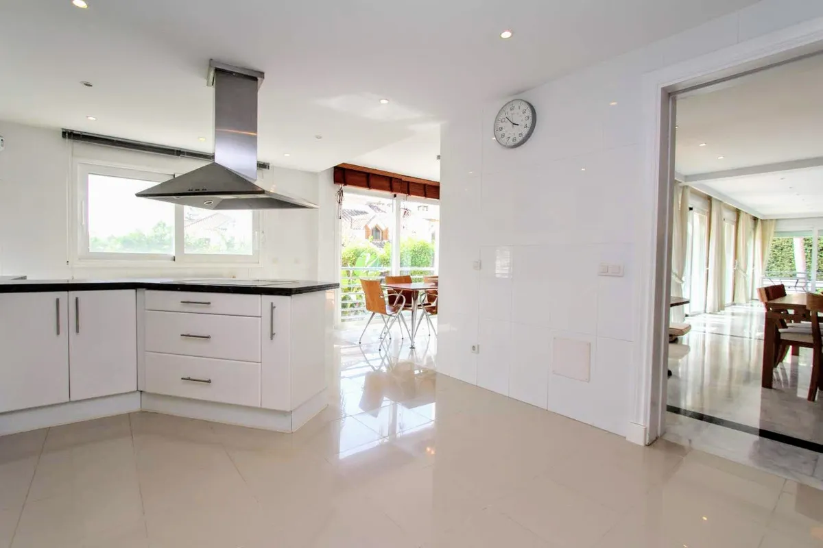 7d6e7900-54f1-40a2-9d30-f11baf3d21ec