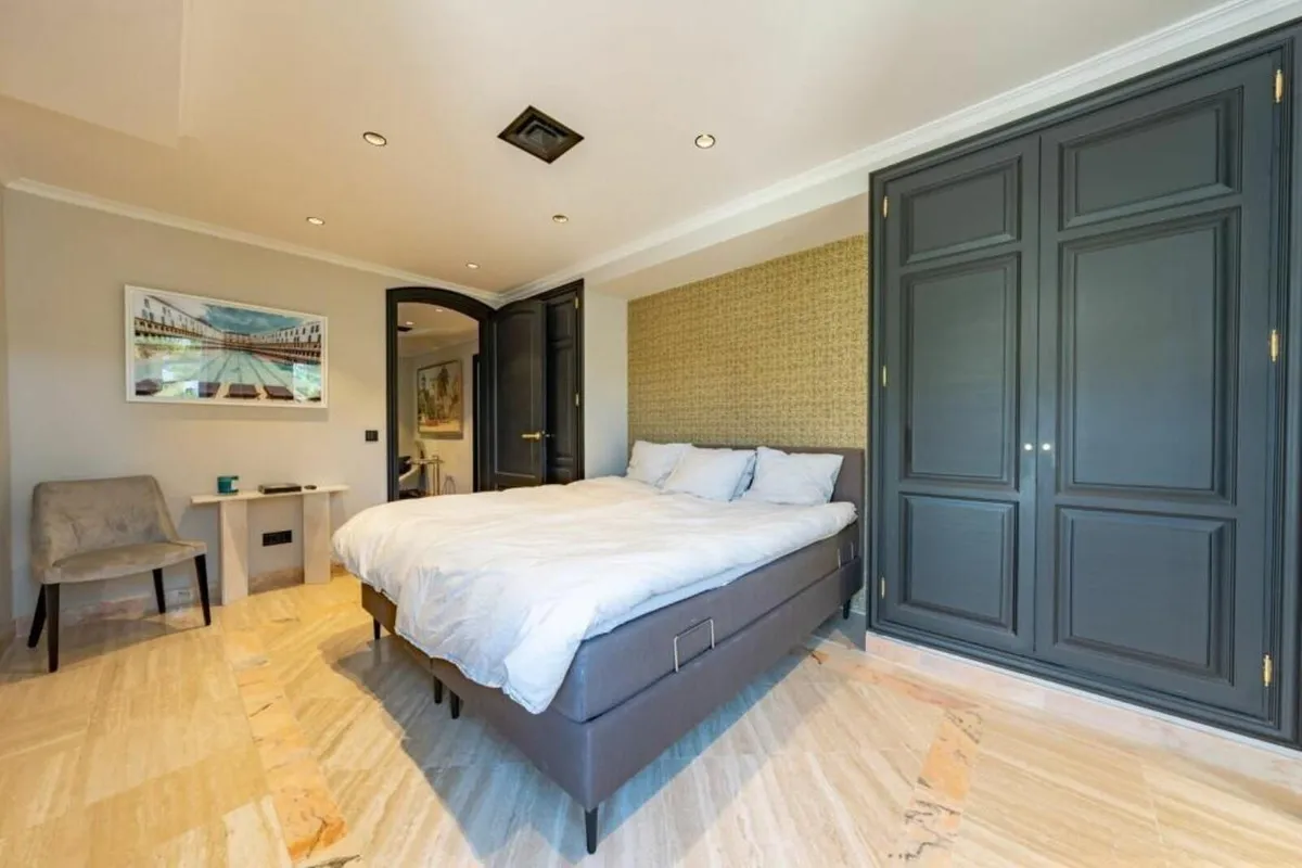 c043f1df-54bd-466f-9744-842c5daf4021