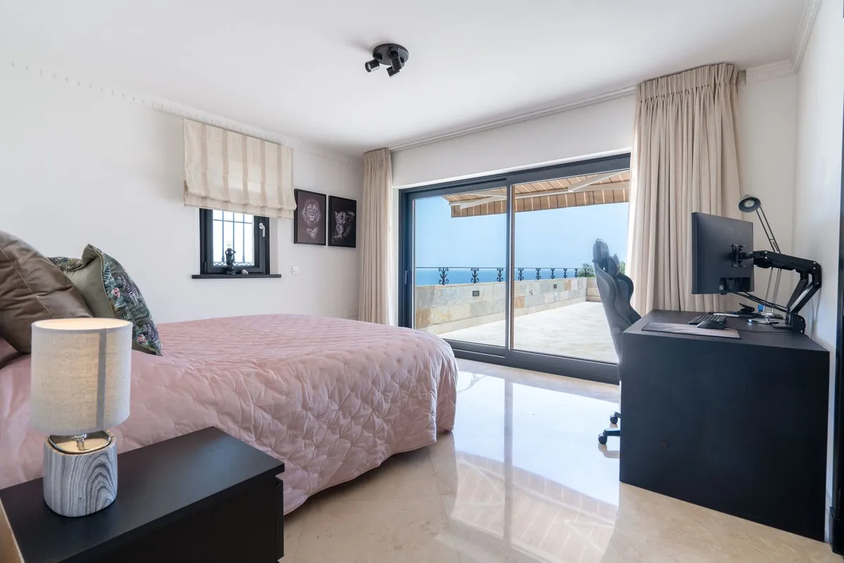 9cfc8d00-bcc0-4c69-bfa0-b9370873475d