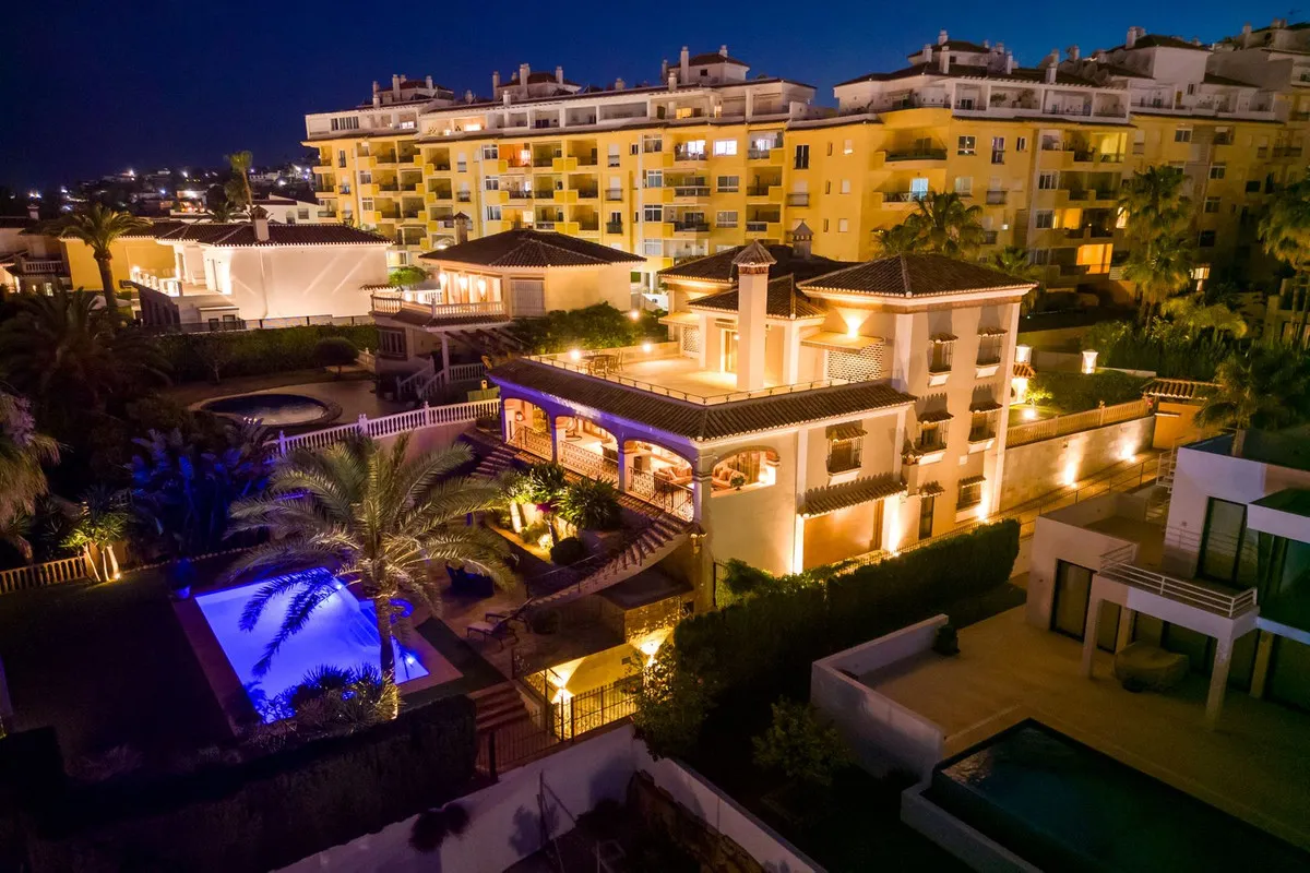 a1595898-1a16-4a52-983e-58c9cf9e0a9f