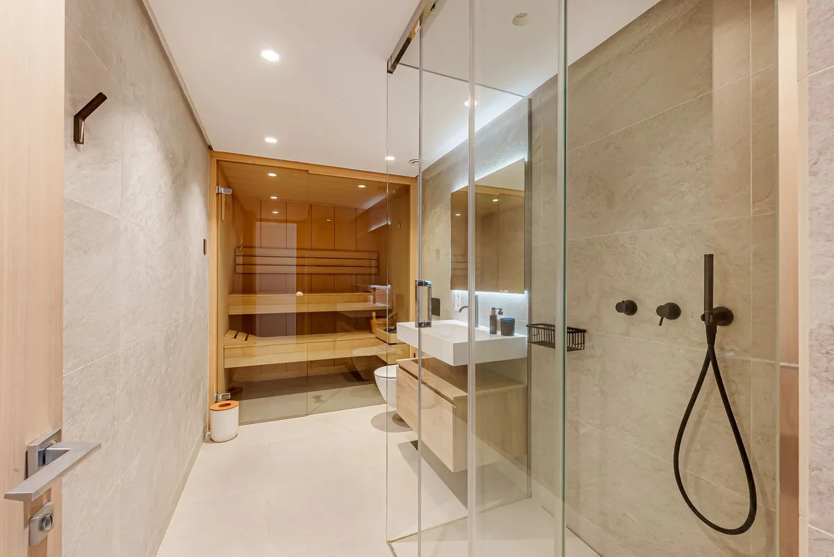 1ae72299-f392-40c8-8c54-a213816c3f54