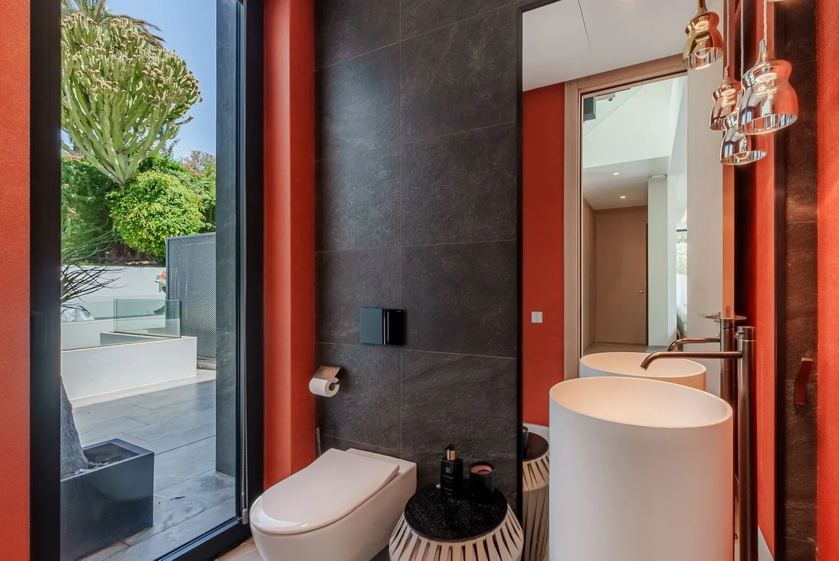 734702ef-f351-4de1-8f3f-c5656e476f3d