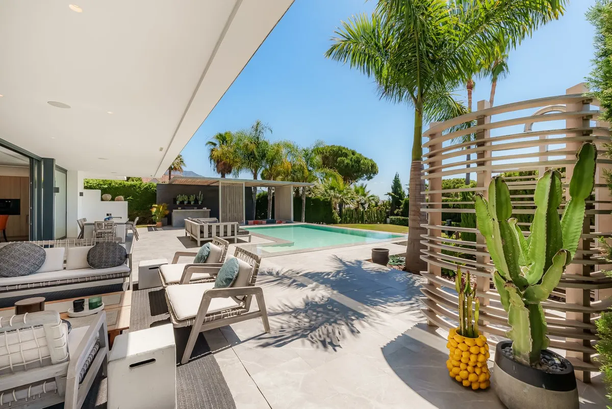 fd1ac39a-716f-40a6-8d9a-e81222f3e6b9