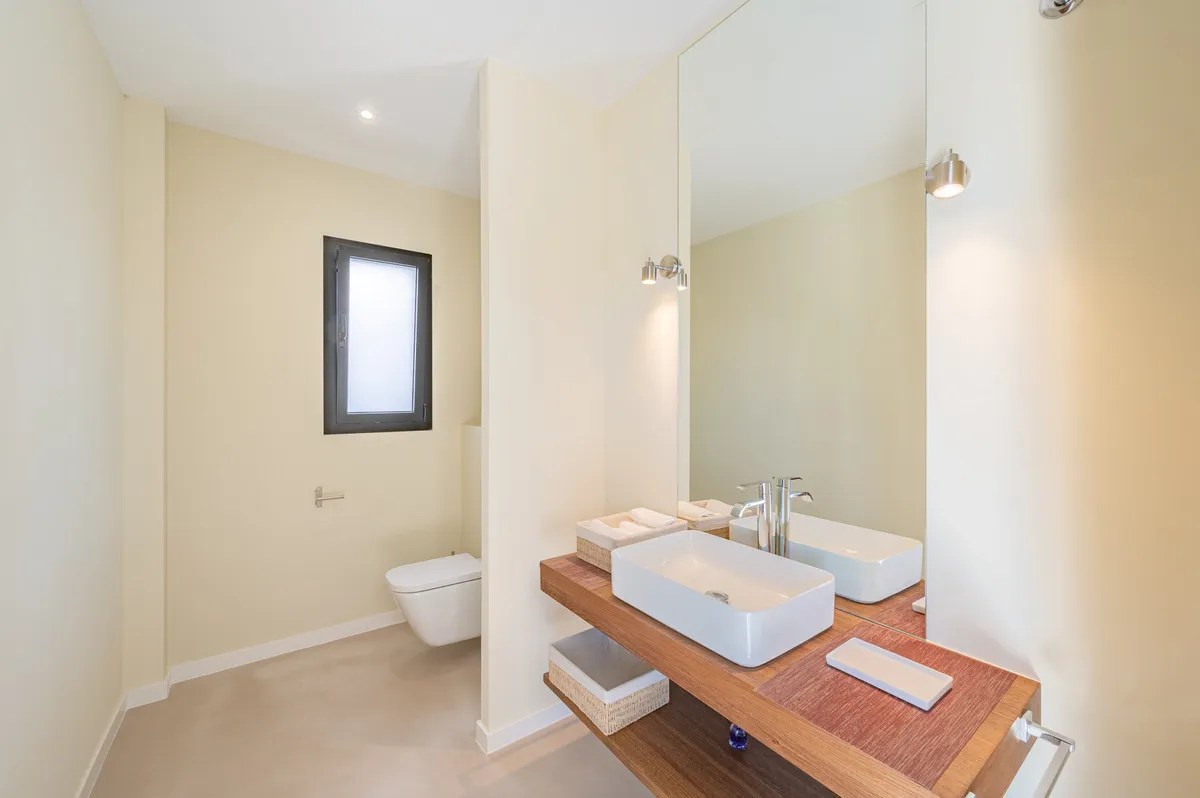 2a2e5215-ae04-4abf-8696-1959836230a4