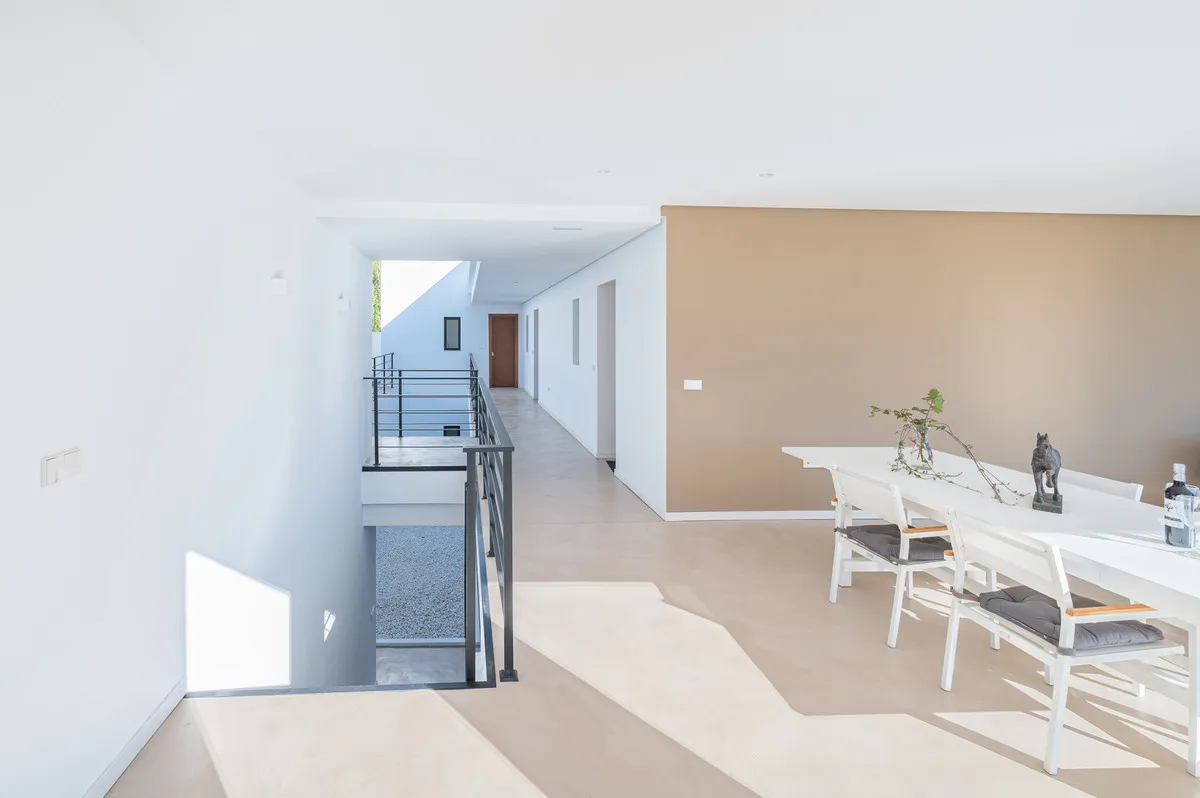 b996679d-fa9e-4239-baba-51d2a22ffe6d