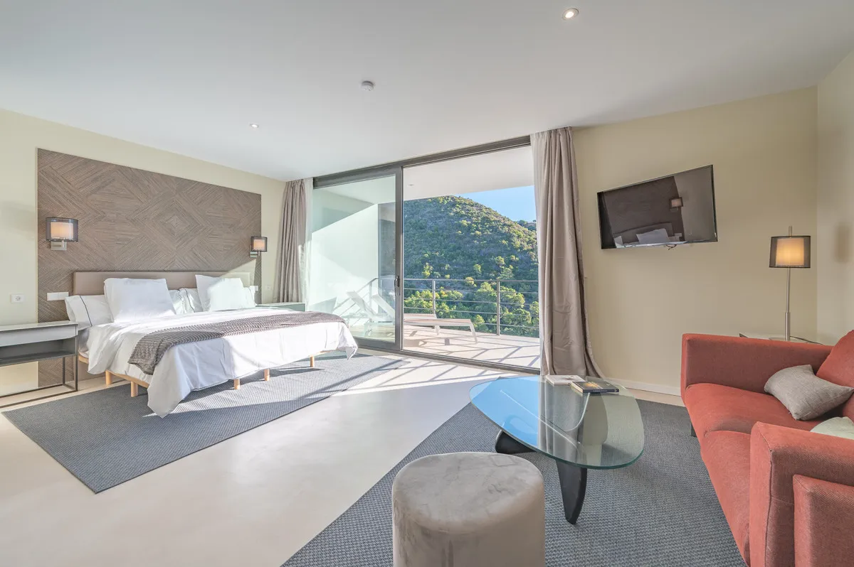 c2a54c8b-2139-4547-9251-2f043c9fb81d