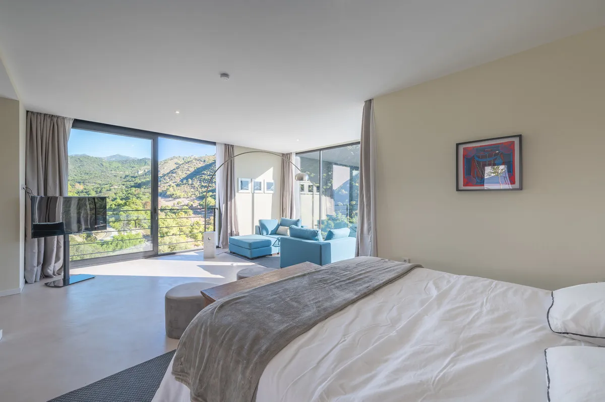 f869cb33-6bd8-407b-b916-82b9b751c3de