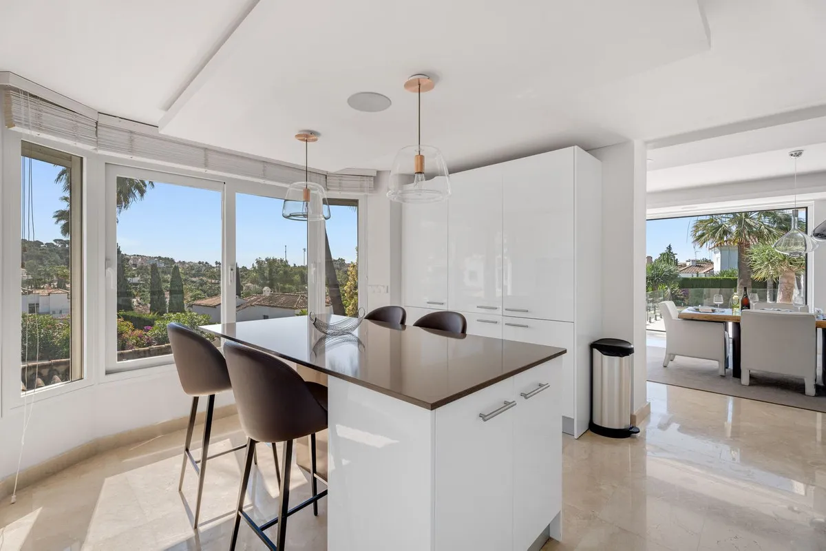 2ae4de4d-2a4d-42c2-8f21-b6f1701311e8