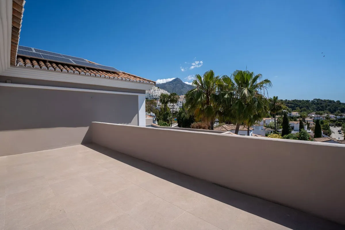 4a1b9693-68c3-47bb-8b4a-080b9b67be12