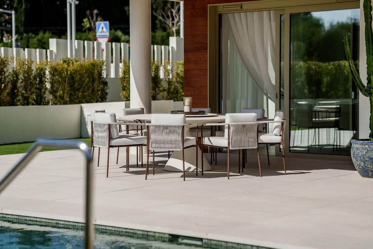 e8b6a4b7-eeb2-4a3b-8193-2d37b9ee97da