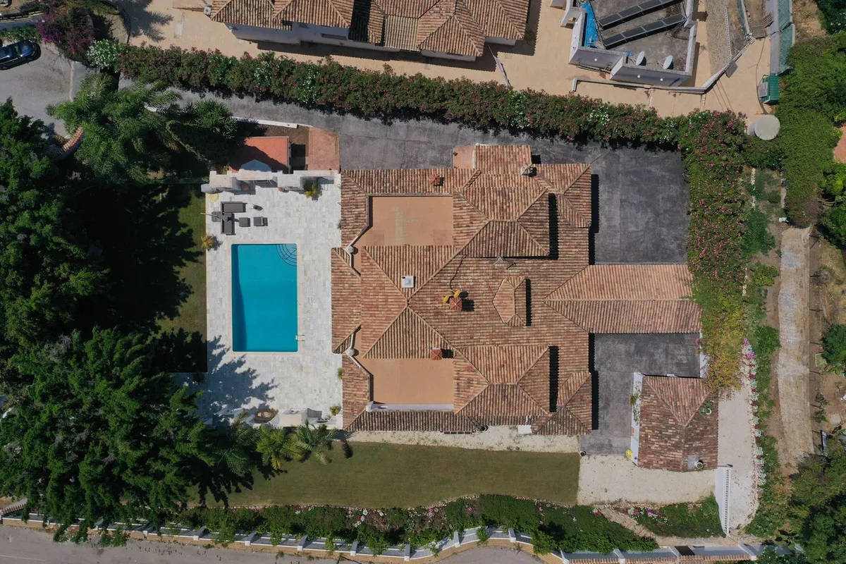 c138ec72-def1-4e7b-8f05-03f9b0725564