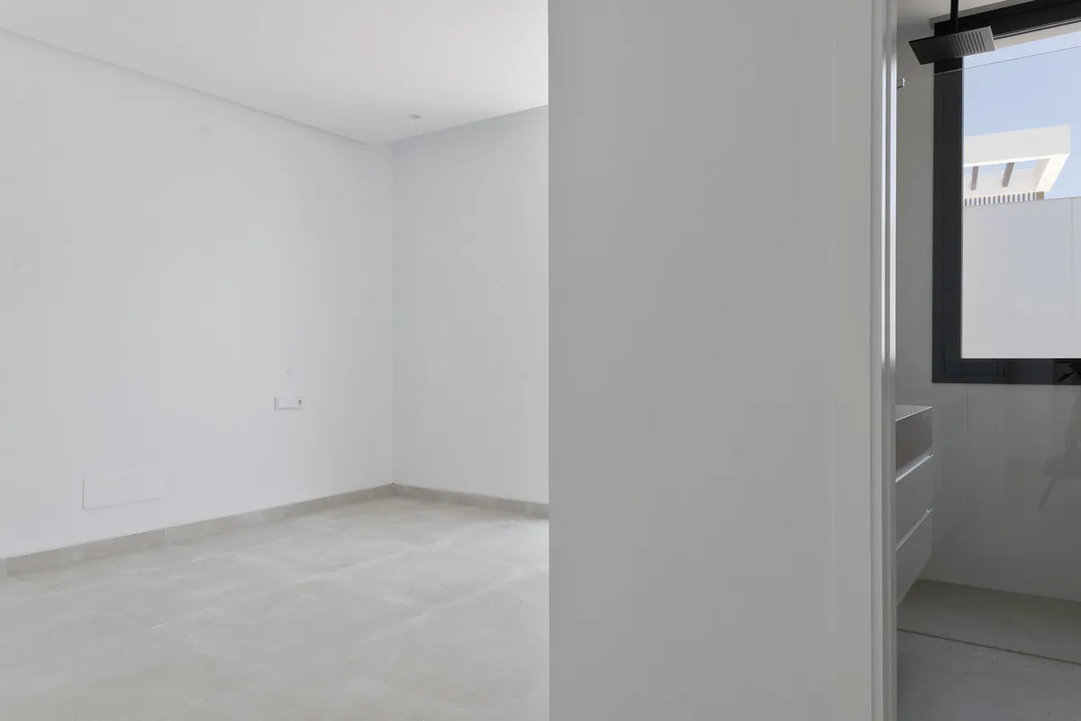 e3672f01-f330-40a5-867b-9a2b3dc51587