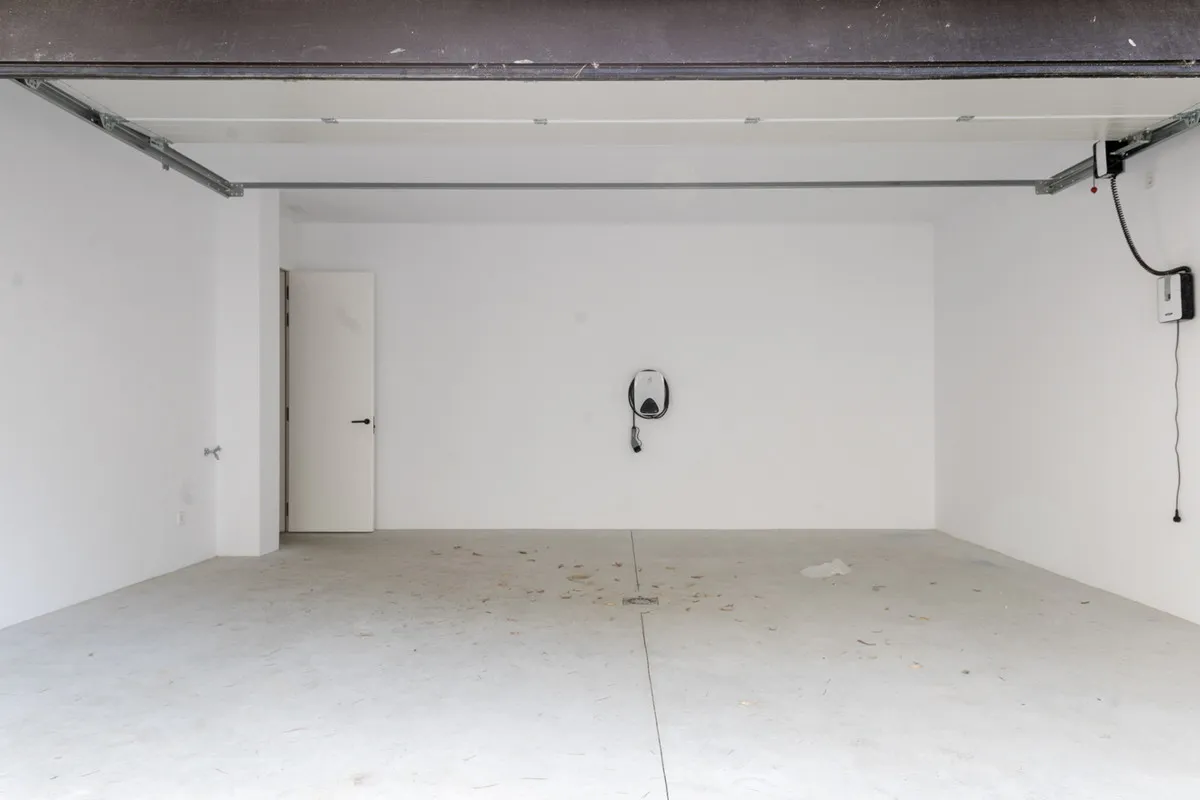 e93ab822-d745-4494-9d2b-4dd0f8f8226f