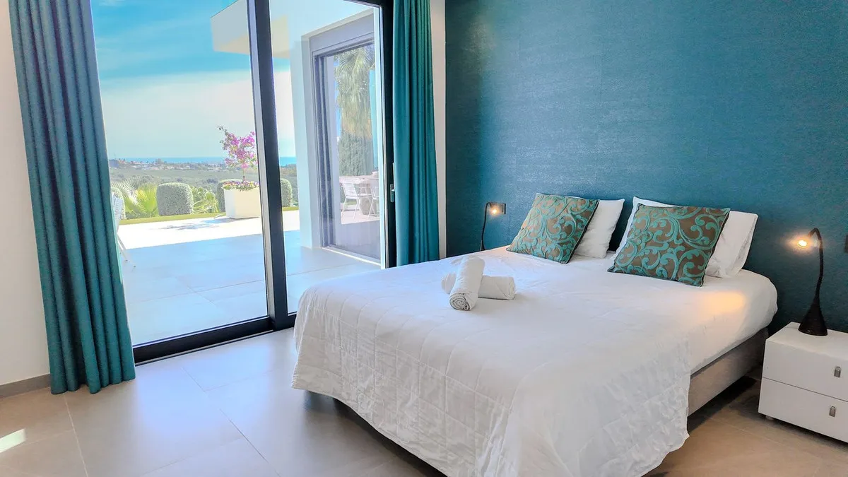 5cff1569-c5b8-486f-a83e-8a50eab7ce79