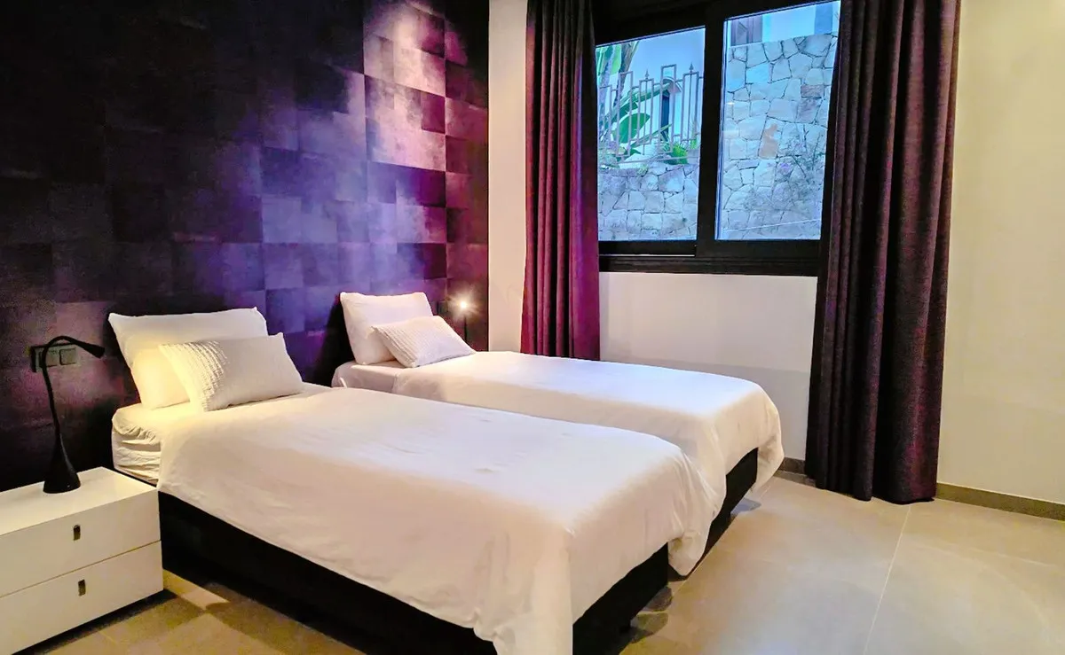 aab2f082-745c-4a2f-bb6e-421d23013dec