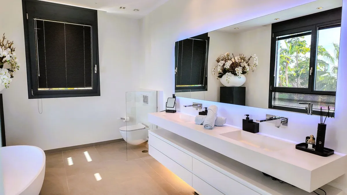 ca64bd2d-3921-43e4-a572-252ba81fbf0b