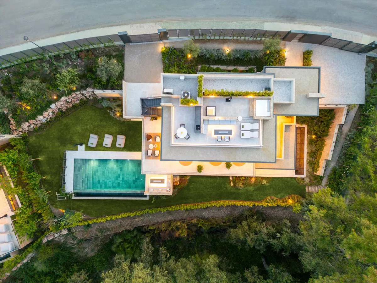 89cf90d8-c2ce-45a4-b3d9-48ab79828f03