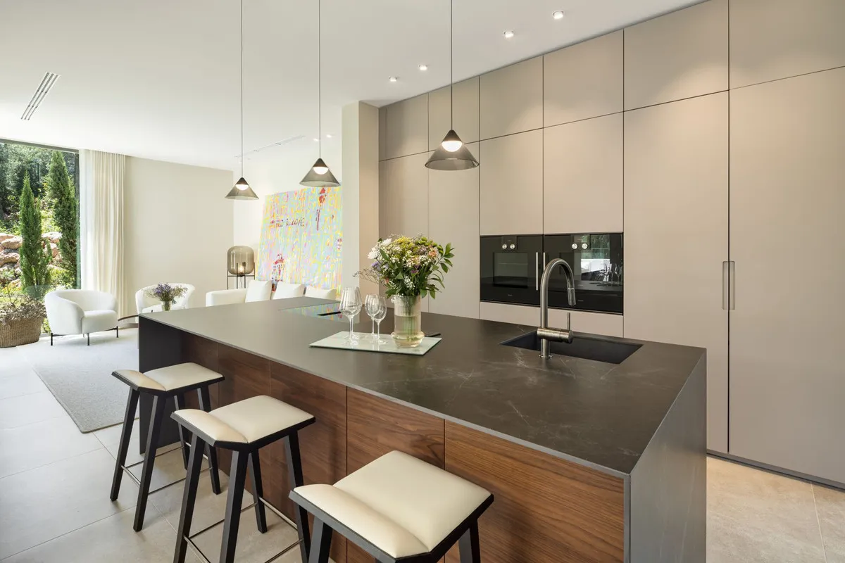 c9b81daf-348f-41e0-bd77-e90087cfbe03