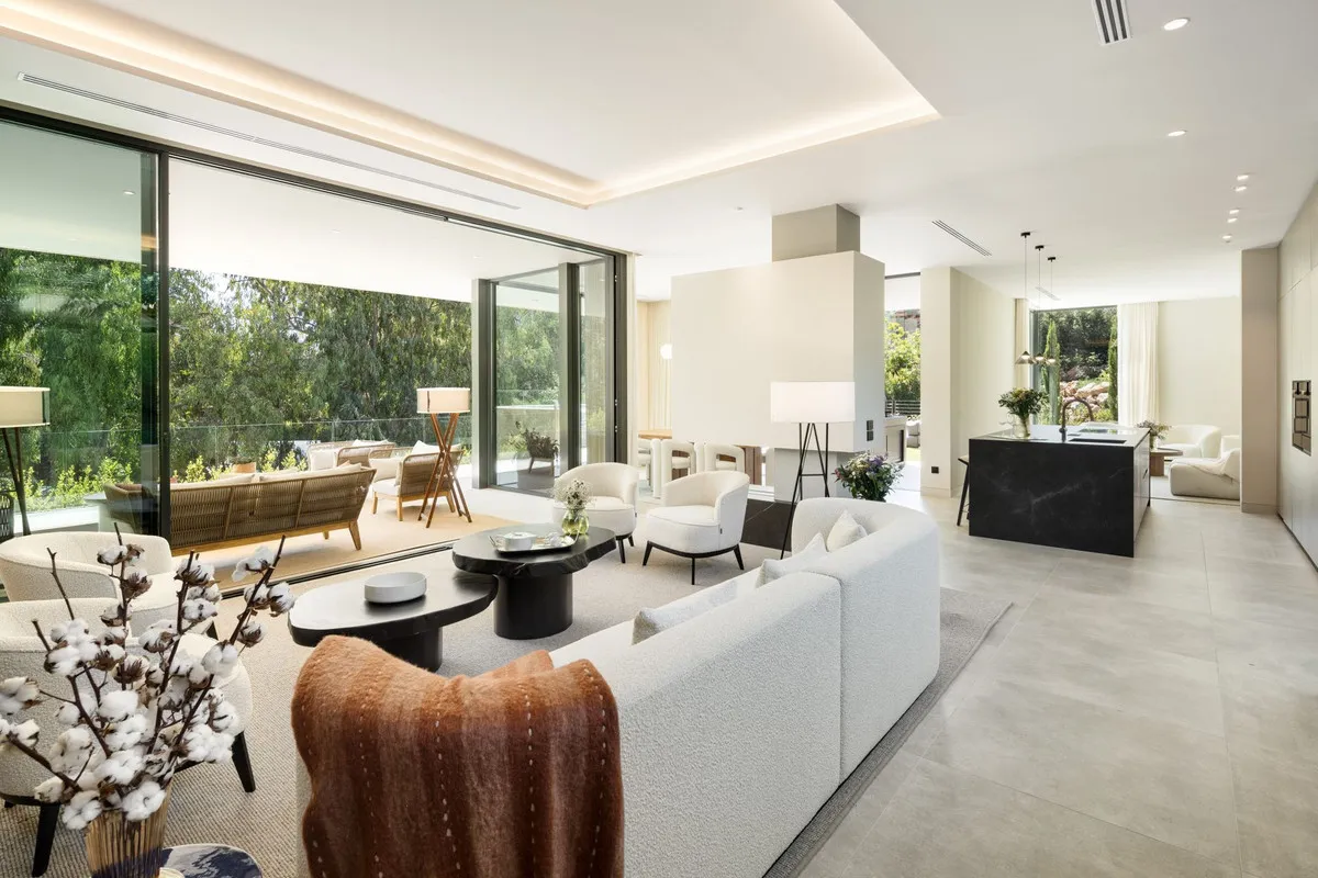 ea0d6702-617a-47d9-a810-3184c5c02763