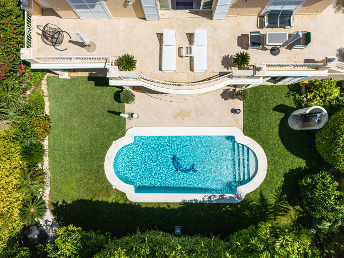 c8c7d082-bf6a-4b25-8300-c40856b0de5c