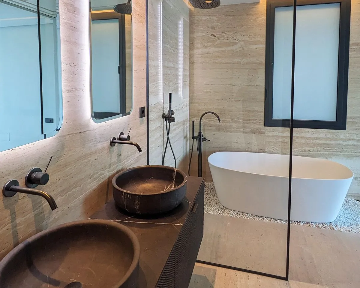 b6683328-2c5e-454f-922a-31e79483fa4c