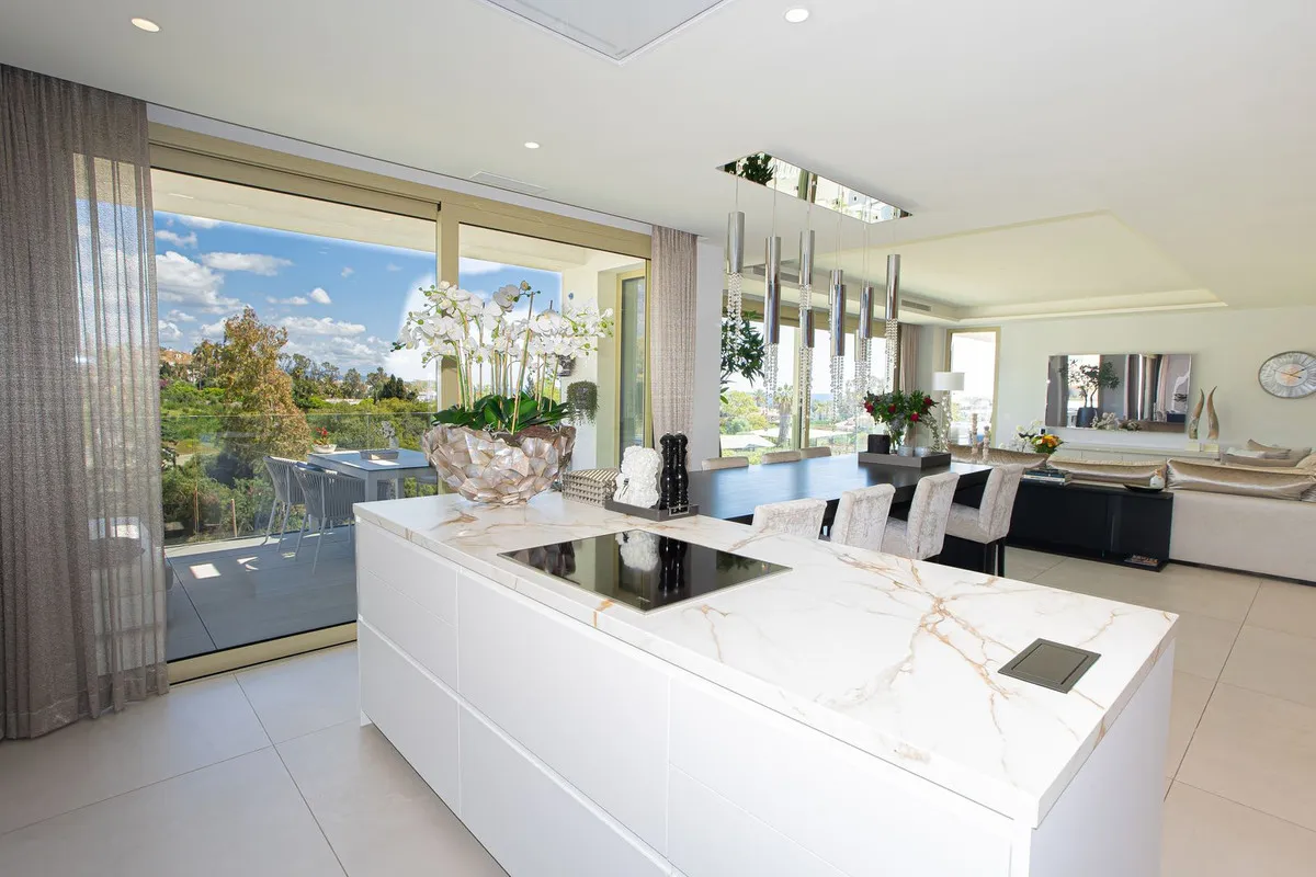 bec653ba-9a84-43e9-bfd7-e616949c5704