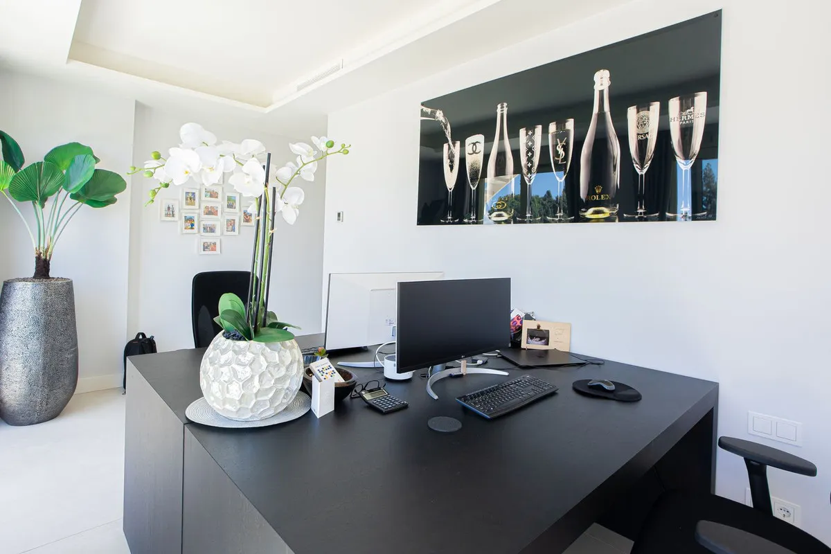 f7acb473-e6e8-4612-b195-2bf24104dfcd